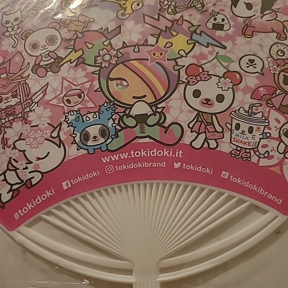 Tokidoki Commi Con 2022 Fan - Picture 3 of 9